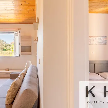 Family With Private Pool! Near Megas Lakos Beach *