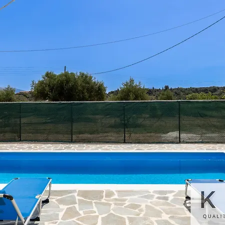 Family With Private Pool! Near Megas Lakos Beach Apartment Xi Beach
