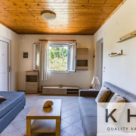 شقة Family With Private Pool! Near Megas Lakos *